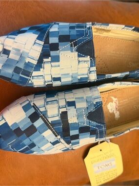 TOMS Women's Blue Mosaic Canvas Slip-Ons